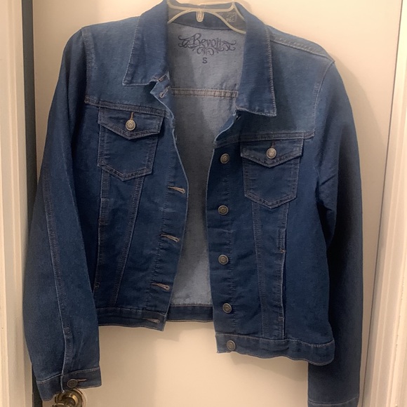 Revolt  women’s jean jacket size small used excellent condition - Picture 2 of 6